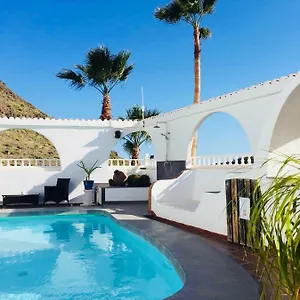 https://la-casa-blanca-maspalomas.in-canary-islands.com